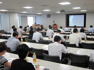 大阪での講演の様子