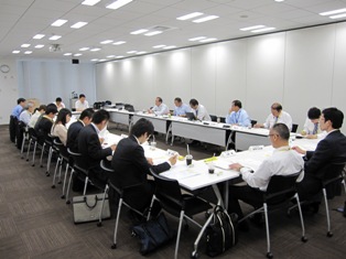 三菱総合研究所内会議室での分科会開催の様子