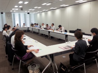 三菱総合研究所内会議室での分科会開催の様子